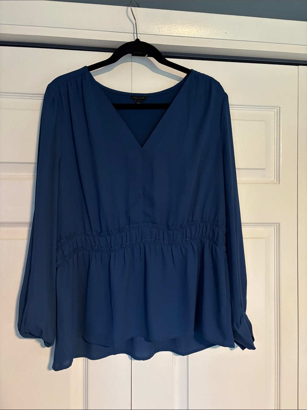 Ann Taylor Women’s Blue V-Neck Long-Sleeve Peplum Top